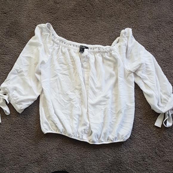 White blouse - Picture 1 of 2